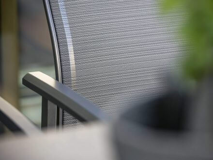 Vorschau: STERN Stapelsessel Kari Alu anthrazit mit Textilenbezug karbon